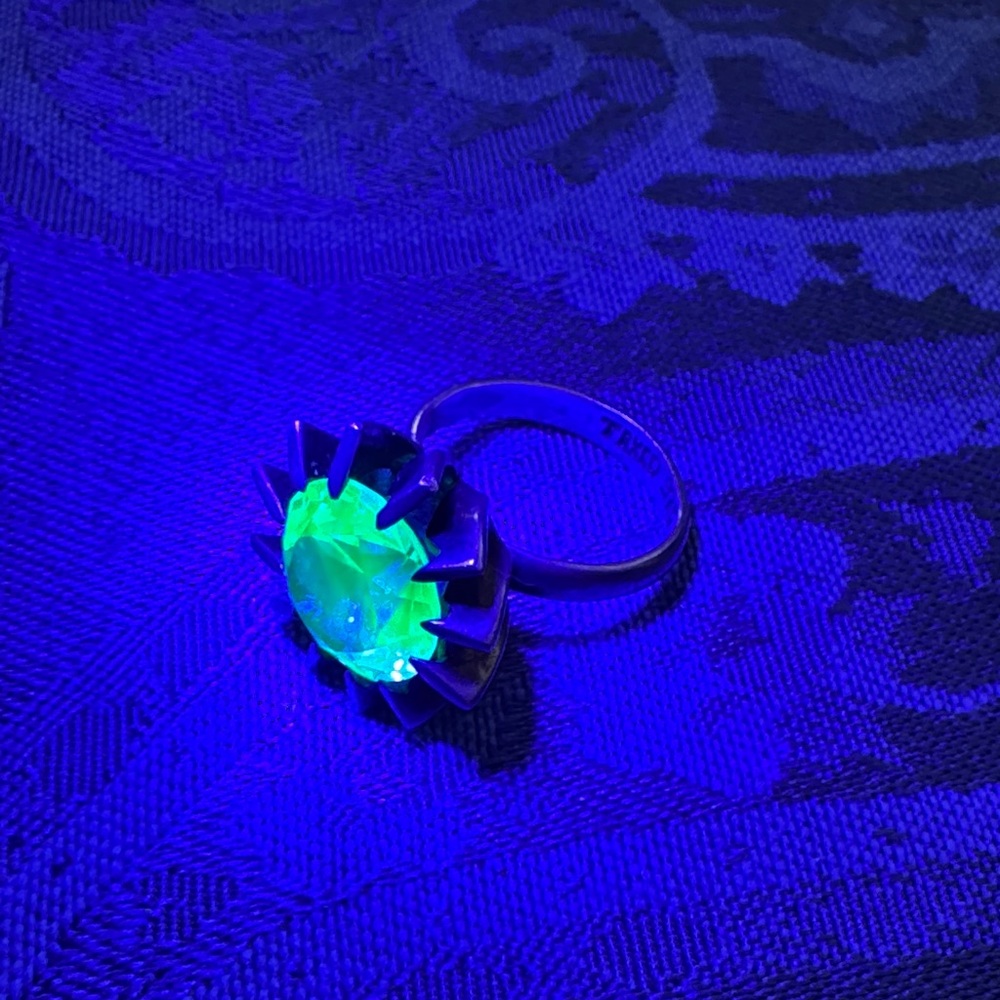 Vintage Taxco Green uranium glass  Sunburst Ring set in sterling silver